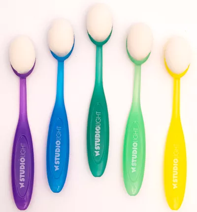 A picture of the blending brushes from Studiolight. They are in purple, blue, dark green, light green and Yellow.