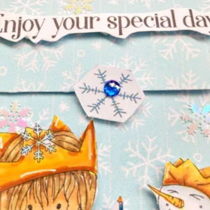 Close up of the closure of the gift bag Close up picture of the closure of the gift bag, showing a iceflower with in the middle a blue pearl.